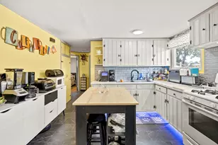 39 Wakefield St, Springfield, MA 01151 - Photo 5