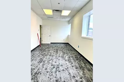 8 Bourbon St, Peabody, MA 01960 - Photo 9