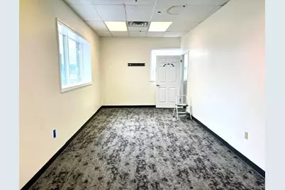 8 Bourbon St, Peabody, MA 01960 - Photo 9