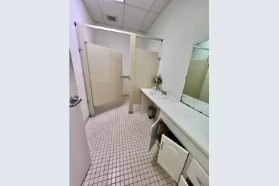 8 Bourbon St, Peabody, MA 01960 - Photo 17