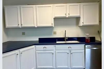 8 Bourbon St, Peabody, MA 01960 - Photo 15