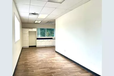 8 Bourbon St, Peabody, MA 01960 - Photo 11