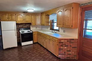 20 Pleasant St, Ludlow, MA 01056 - Photo 7