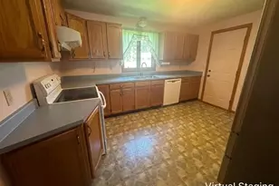 250 Ramblewood Dr, Springfield, MA 01118 - Photo 5