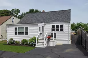 9 G St, Hull, MA 02045 - Photo 1