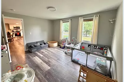412 Island Pond Rd, Springfield, MA 01118 - Photo 9