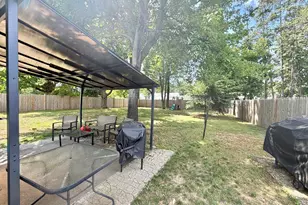 412 Island Pond Rd, Springfield, MA 01118 - Photo 15