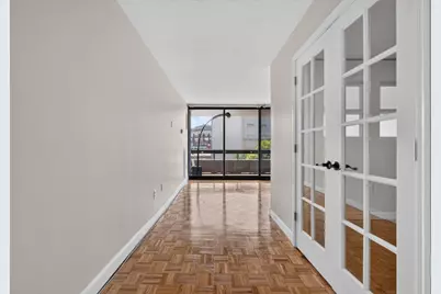 566 Commonwealth #304, Boston, MA 02215 - Photo 3