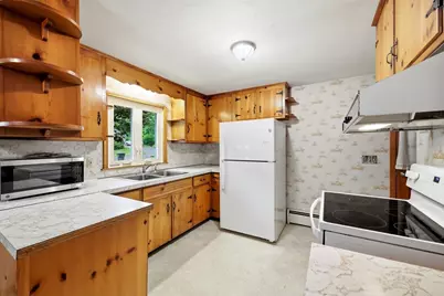 214 Forest Hills Rd, Springfield, MA 01128 - Photo 7