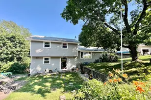 9 Champlain Dr, Hudson, MA 01749 - Photo 3