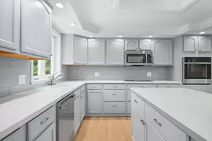 19 Wheelhouse Cir, Falmouth, MA 02536 - Photo 9