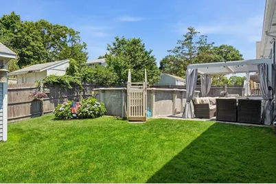 31 Dartmouth St, Lynn, MA 01904 - Photo 17