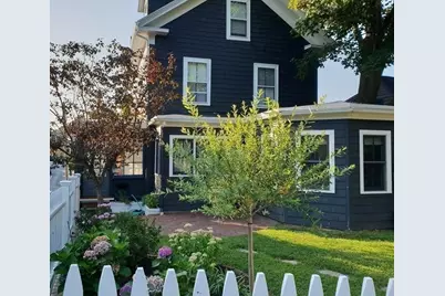 16 Pickett St, Marblehead, MA 01945 - Photo 1