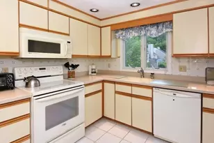 191 Brickett Hill Cir, Haverhill, MA 01830 - Photo 5
