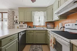 90 Swan St, Lowell, MA 01852 - Photo 9
