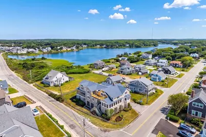 70 Menauhant, Falmouth, MA 02536 - Photo 3