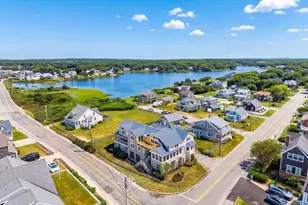 70 Menauhant, Falmouth, MA 02536 - Photo 3