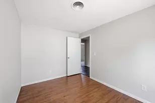 60 Keddy St, Springfield, MA 01109 - Photo 9