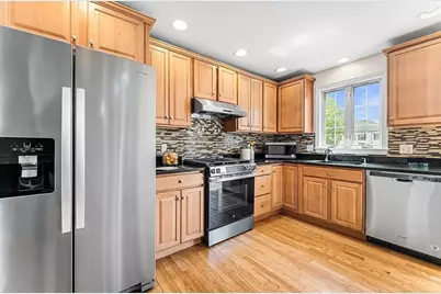 30 Russell St #5, Waltham, MA 02453 - Photo 5