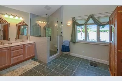 34 Macarthur Dr, Millbury, MA 01527 - Photo 15
