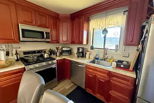 202 Beekman, Agawam, MA 01001 - Photo 9
