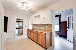 54 Montgomery Ave, Holyoke, MA 01040 - Photo 7