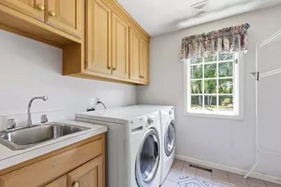 1051 Converse St, Longmeadow, MA 01106 - Photo 15
