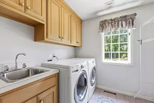 1051 Converse St, Longmeadow, MA 01106 - Photo 15