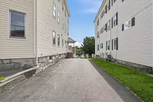 16 Plantation St, Worcester, MA 01604 - Photo 3