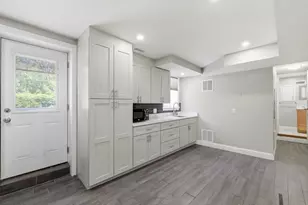 18 Tremont St, Billerica, MA 01821 - Photo 35