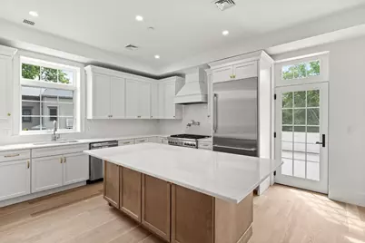 64 Pleasant Street #B, Marblehead, MA 01945 - Photo 3