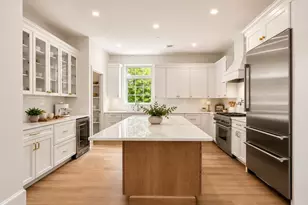 64 Pleasant St, Marblehead, MA 01945 - Photo 5