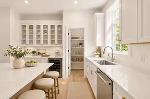 64 Pleasant St, Marblehead, MA 01945 - Photo 3