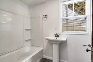 219 Pelham St, Methuen, MA 01844 - Photo 21