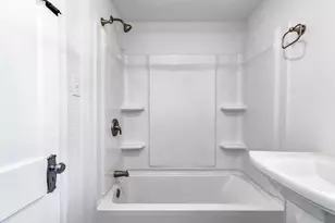 219 Pelham St, Methuen, MA 01844 - Photo 23