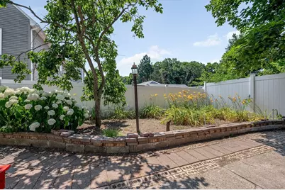13 Hamilton St, Framingham, MA 01701 - Photo 3