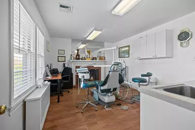 74 Valley, Middletown, RI 02842 - Photo 17