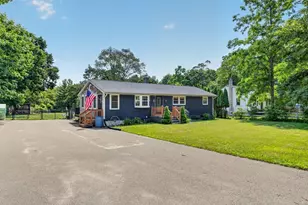 26 Algerine St, Berkley, MA 02779 - Photo 3