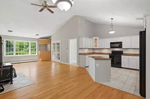 360 Woodland, Seekonk, MA 02771 - Photo 7