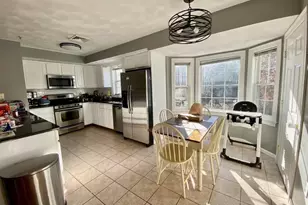 2 Ricciuti Dr, Quincy, MA 02169 - Photo 3