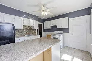 36 Belvidere St, Springfield, MA 01108 - Photo 3