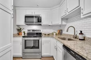 33 Lodgen Ct, Malden, MA 02148 - Photo 3