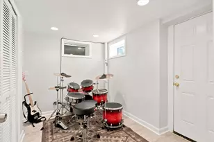 633 E Merrimack St, Lowell, MA 01852 - Photo 23