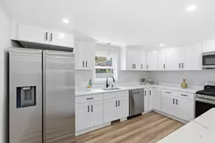 37 Campaw St, Lowell, MA 01850 - Photo 21