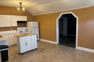 573 Northampton Rd, Holyoke, MA 01040 - Photo 3