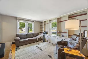 26 Thompson St, East Longmeadow, MA 01028 - Photo 3