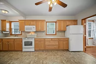 20 Summer St, Hudson, MA 01749 - Photo 9