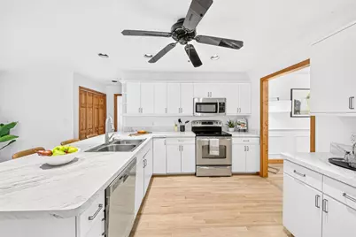 35 Brentwood Rd, Woburn, MA 01801 - Photo 9