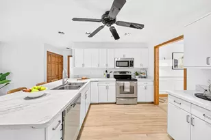 35 Brentwood Rd, Woburn, MA 01801 - Photo 9