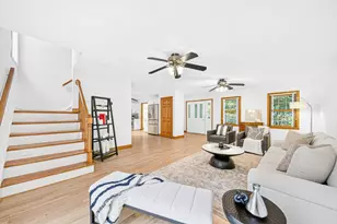 35 Brentwood Rd, Woburn, MA 01801 - Photo 7